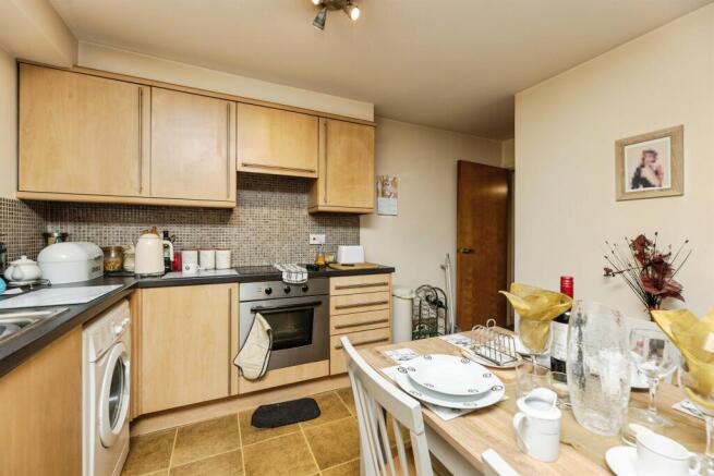 2 bed Apartment for sale Image 5
