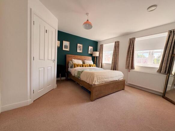 4 bed Detached for sale Image 8
