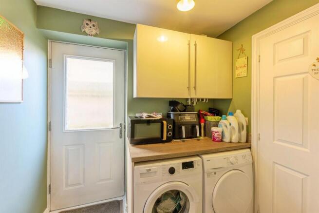 4 bed Detached for sale Image 7