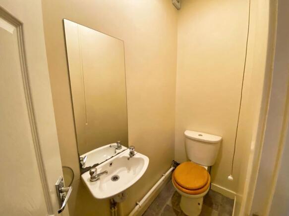 3 bed House Share to rent Image 12