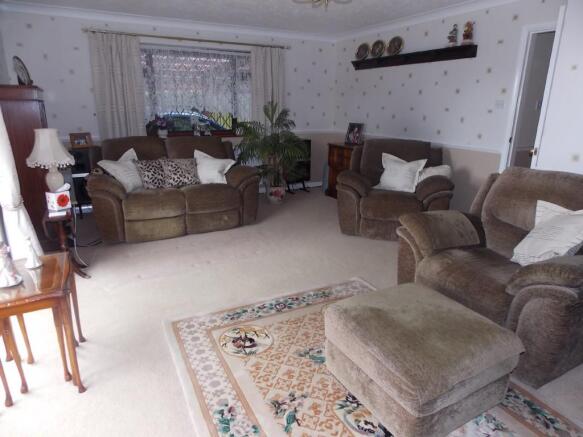 Lounge/dining rm x2