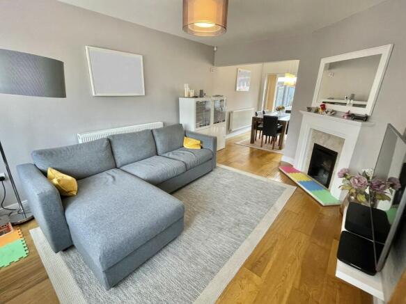 LOUNGE 1