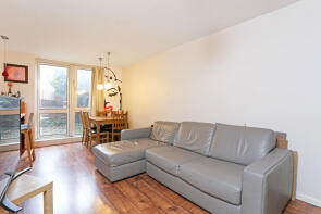 56, Wallis Close, London SW11 2BA
