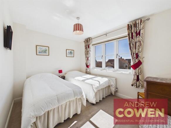 4 bed Detached for sale Image 9