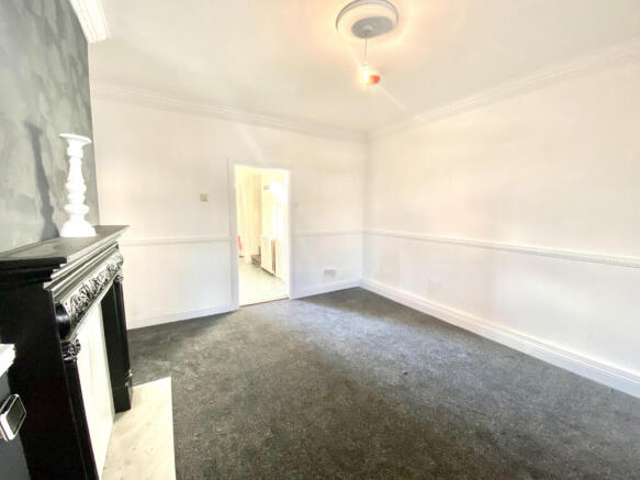 BRAND NEW FULLY RE-FURNISHED 2 BED TERRACEC