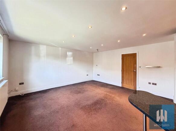 2 bed Apartment to rent Image 4