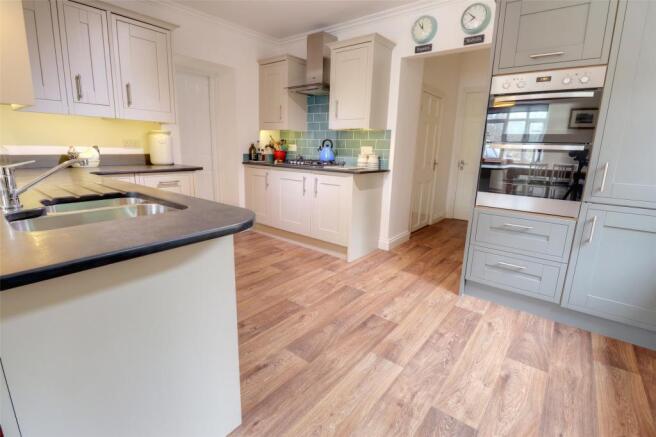 Kitchen (2)
