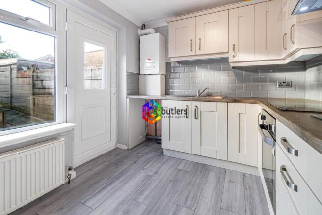 2 bed Terraced to rent Image 3