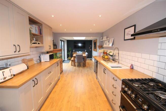 KITCHEN/ DINING ROOM