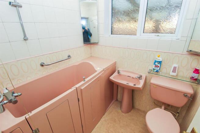 2 bed Bungalow for sale Image 4