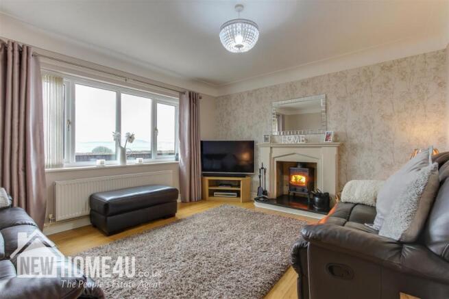 LOUNGE: