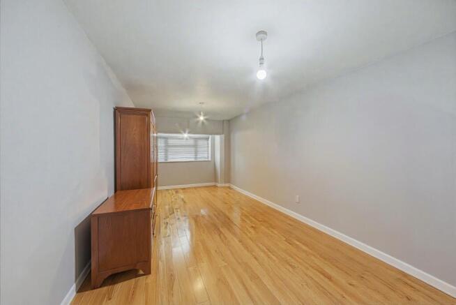 4 bed Semi-Detached for sale Image 6
