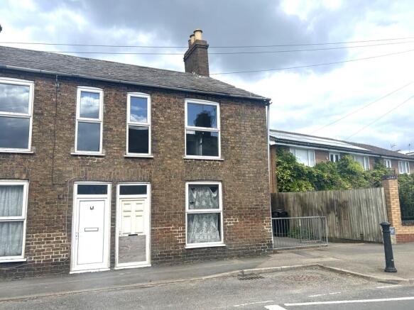 2-bed terraced on Huntingdon Road, Chatteris, Cambs, Pe16 6ED, £100,000