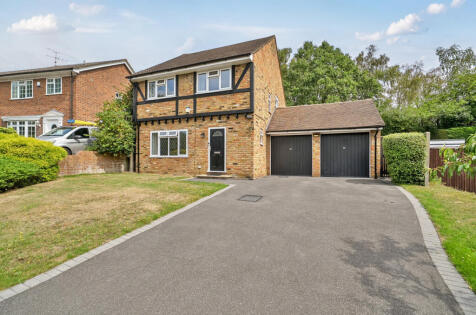 Marshwood Road, Lightwater, Surrey, GU18