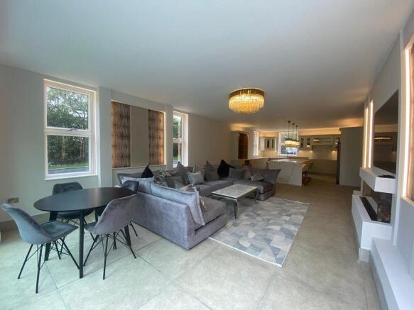 4 bed Detached to rent Image 6