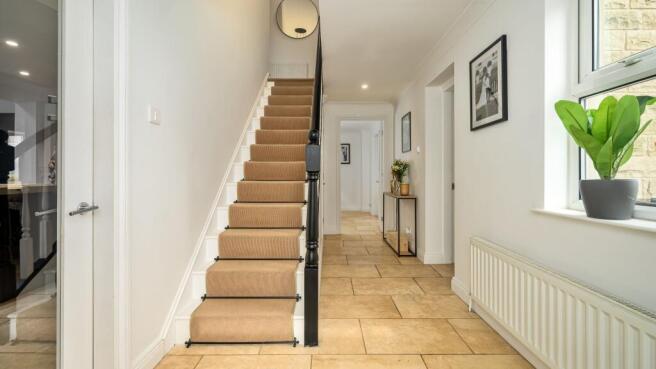5 bed Detached for sale Image 12