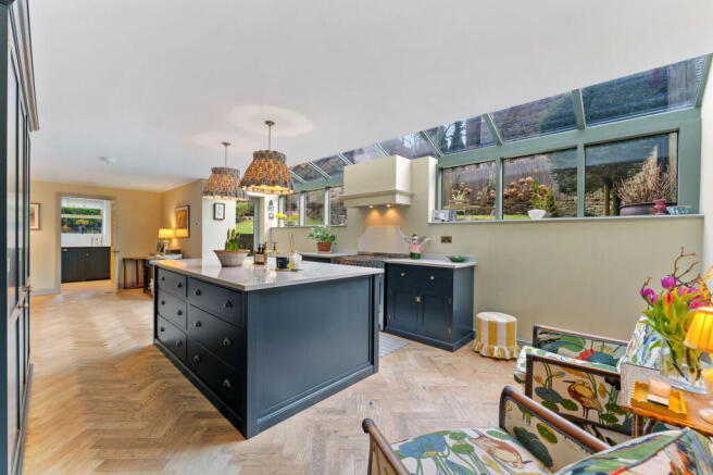 4 bed Detached for sale Image 10