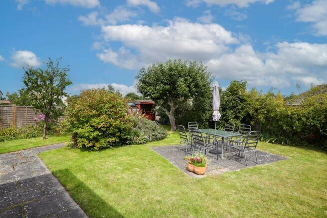 Garden side and r...