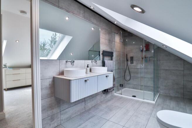 5 bed Terraced for sale Image 8