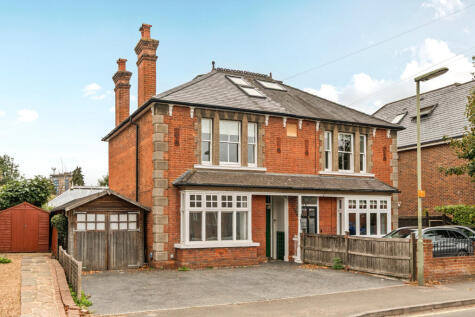 Corrie Road, Addlestone, KT15
