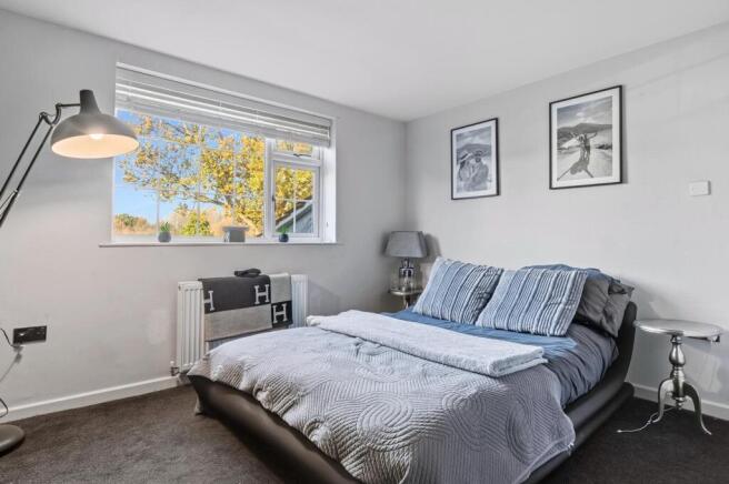 4 bed House for sale Image 10