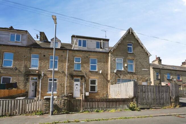 3 bed Terraced for sale Image 8