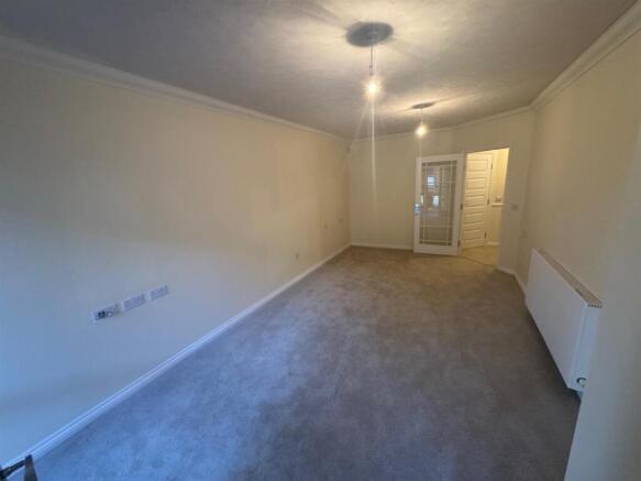 Living Room 1.jpg