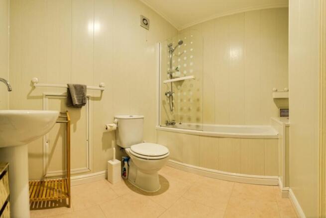 2 bed Apartment for sale Image 9