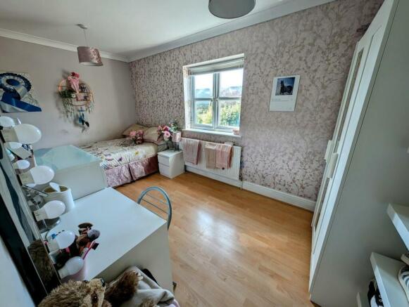 bed 2.jpg