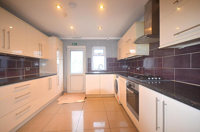 Three Bedroom End-Terrace House to Rent ¿ Keogh