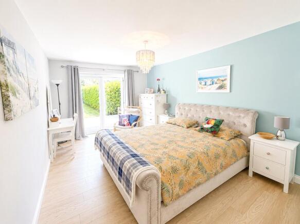4 bed Bungalow for sale Image 8