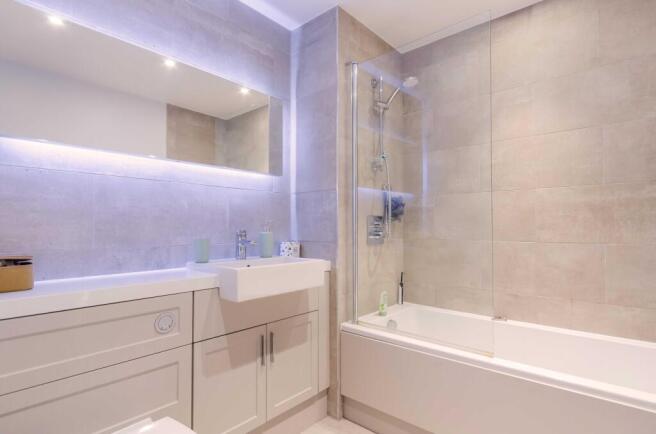 2 bed Flat to rent Image 10