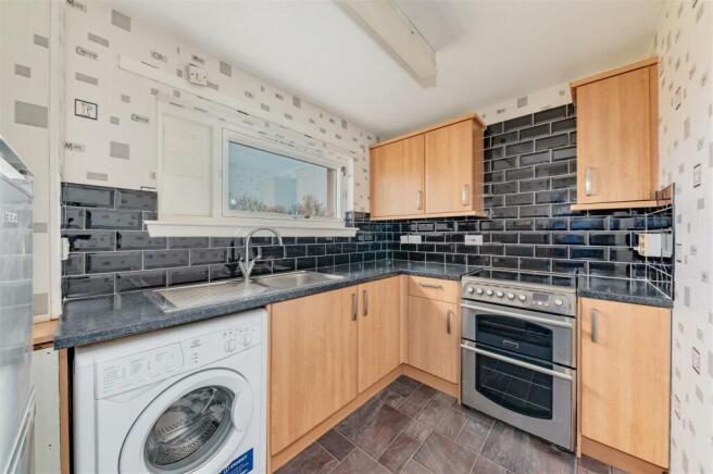 35 Lulworth Court Dundee-9.JPG