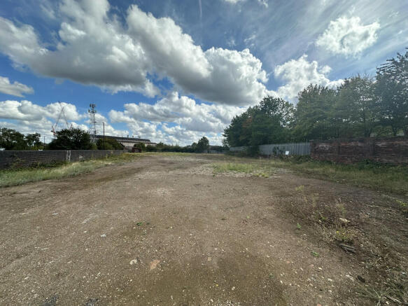 Land to rent Image 5