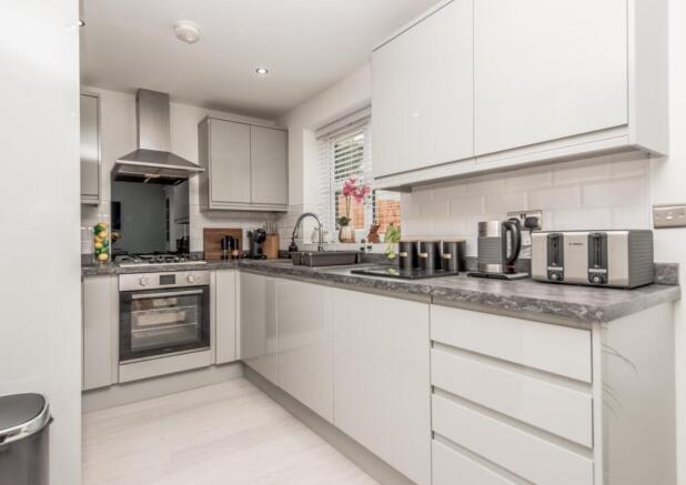 3 bed Semi-Detached for sale Image 4
