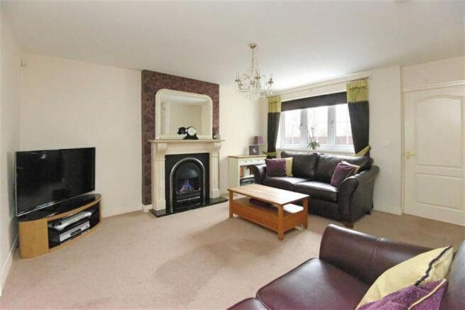GOOD SIZED LOUNGE