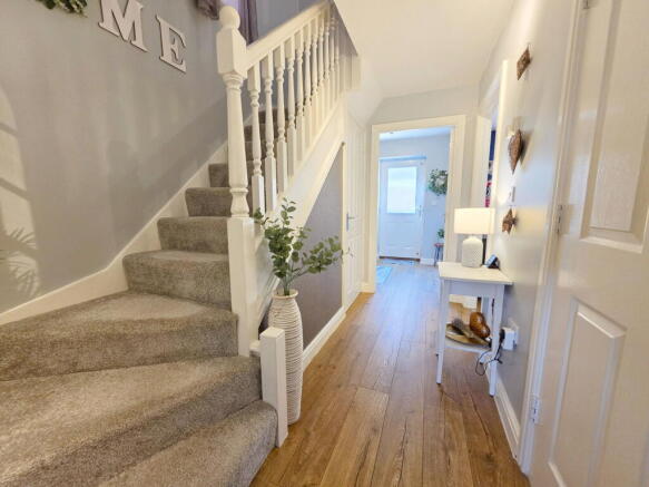 4 bed Semi-Detached for sale Image 2