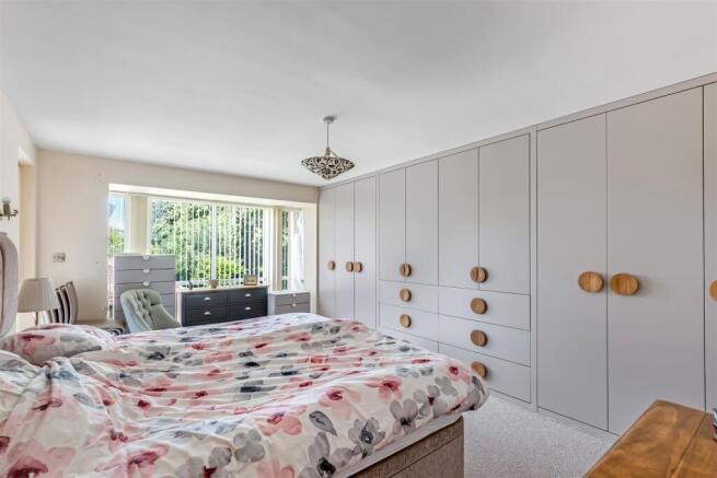 2 bed Apartment for sale Image 10