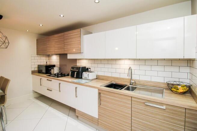 Allerton Road, Wakefield photo 4