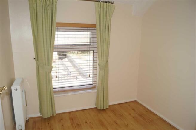 BEDROOM 2 (REAR)