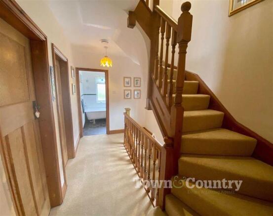 FIRST FLOOR LANDING
