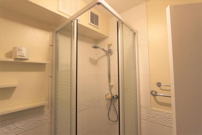 2 bed Ground Flat to rent Image 7