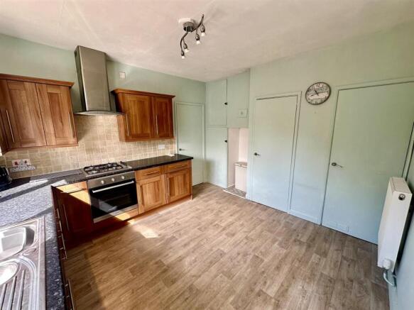 Kitchen (2/4)