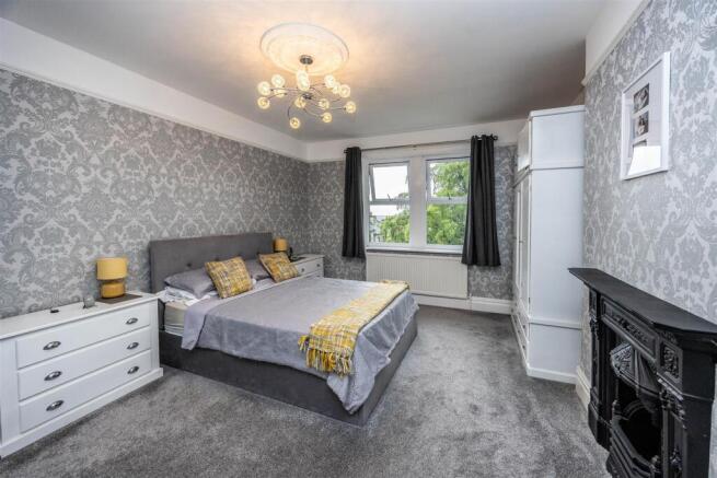 6 bed Detached for sale Image 12