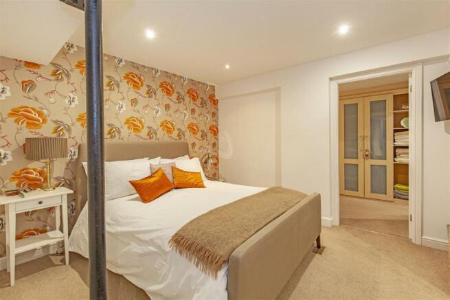 Bedroom 1-1.jpg