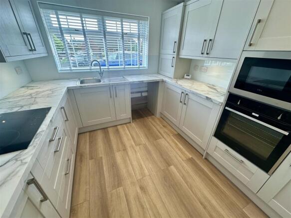 2 bed Semi-Detached Bungalow for sale Image 7