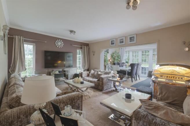4 bed Detached for sale Image 8