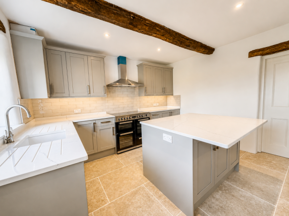 4 bed Farm House to rent Image 5