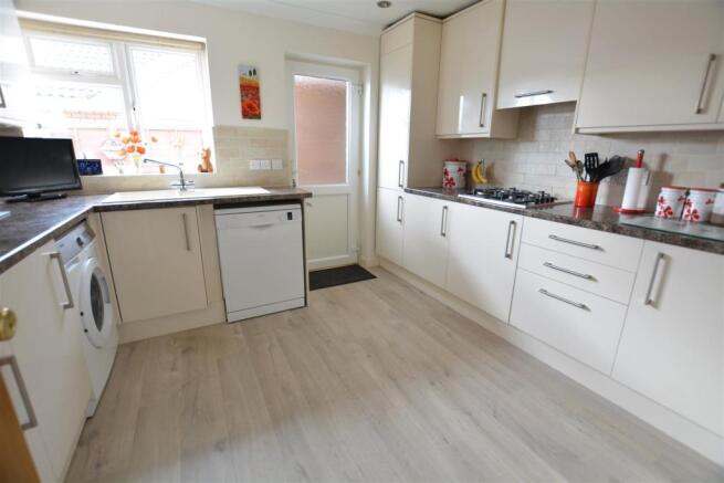 3. kitchen.JPG