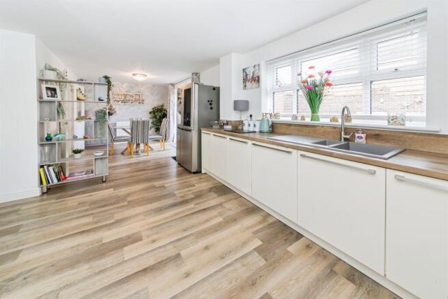 Ridgeway, Haywards Heath photo 4